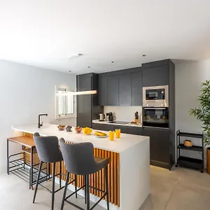 Designer Loft With Pool, With Gigantic Terrace And Private Parking & In The Centre Apartamento